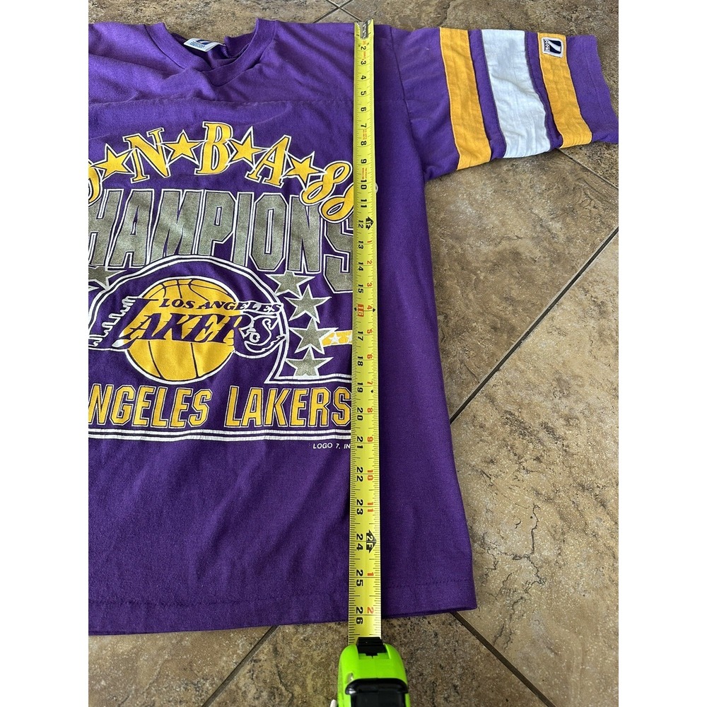Ladies Vintage 1988 Los Angeles Lakers T-shirt size large (see measurements)